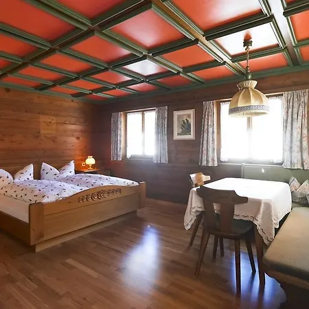 Garni Chesa Raetia Bed & Breakfast *