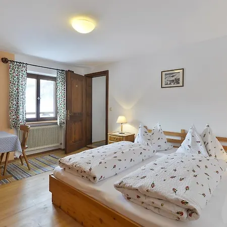Bed & Breakfast Garni Chesa Raetia