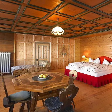 Bed & Breakfast Garni Chesa Raetia *
